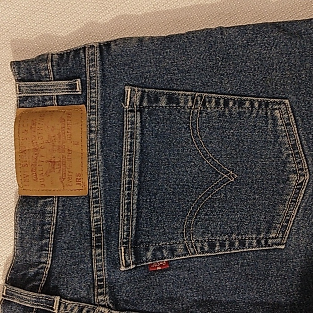 Vintage Y2K Levi's Jean Shorts Juniors Size 13‎ Medium Wash Excellent Condition - Picture 2 of 5